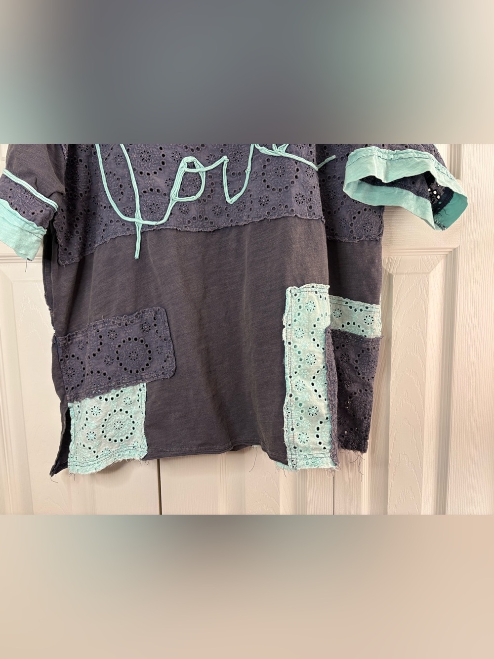 Women’s Oli & Hali distressed Eyelet Mixed Fabric Love Tee w/pockets size L - Picture 4 of 9